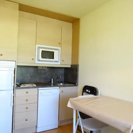 Apartamento Arette: Apt 4 Pers. Au Pied Des Pistes Avec Balcon, Parking, Ascenseur - Fr-1-602-100